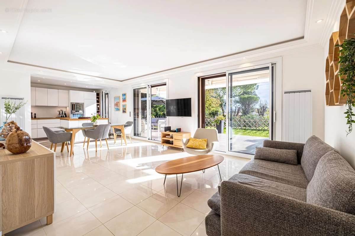 Appartement à VILLENEUVE-LOUBET