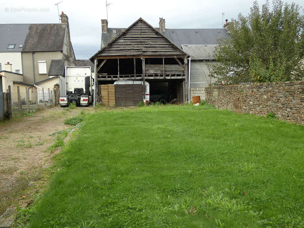 Maison à SAINT-HILAIRE-DU-HARCOUET