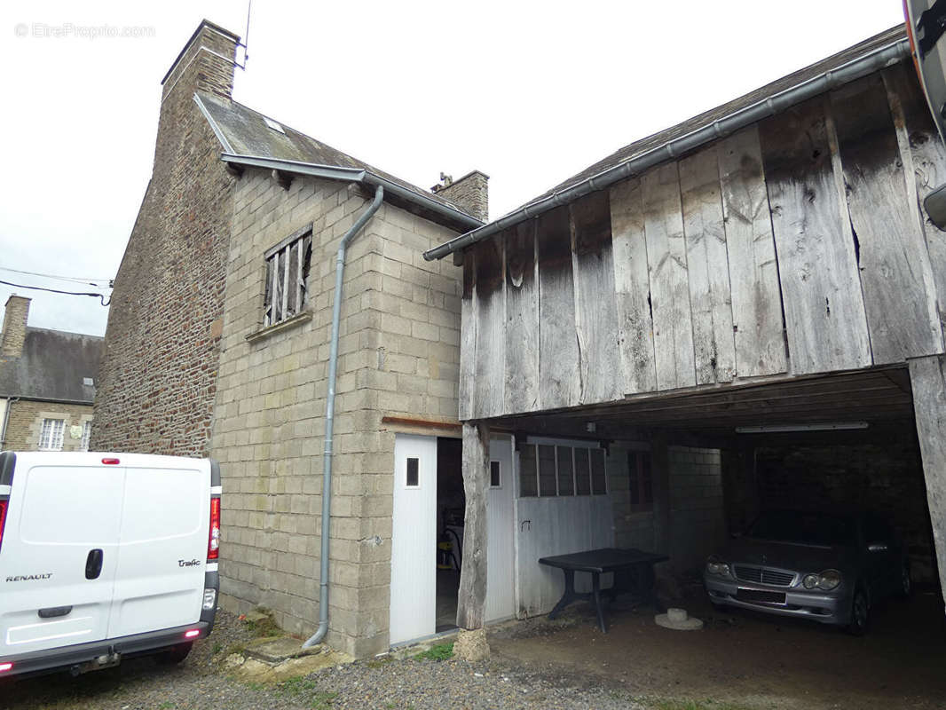 Maison à SAINT-HILAIRE-DU-HARCOUET