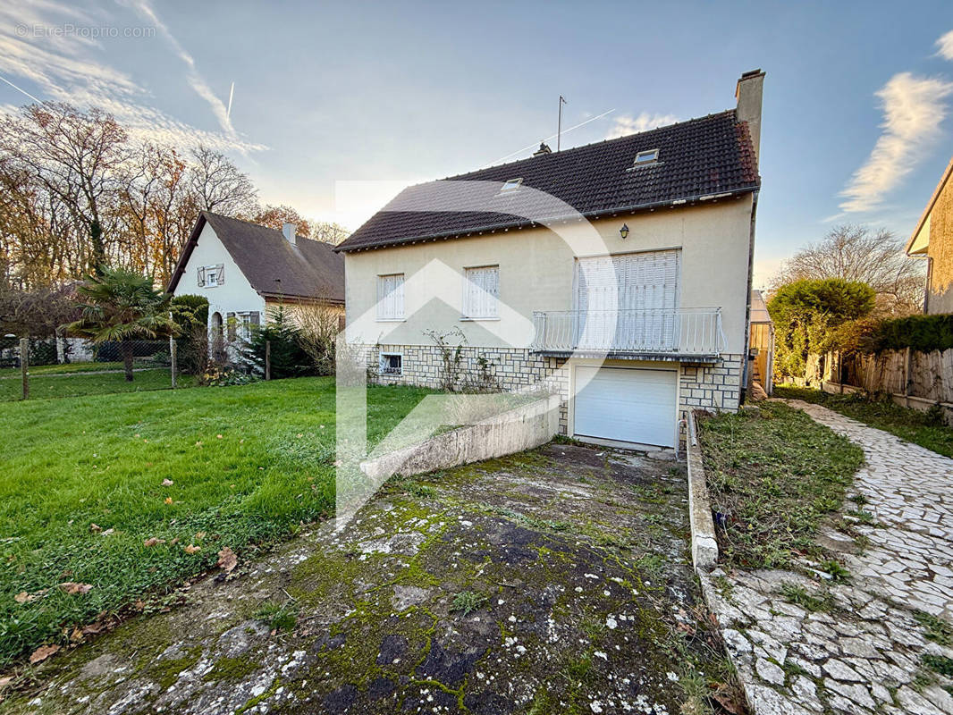 Maison à LE COUDRAY