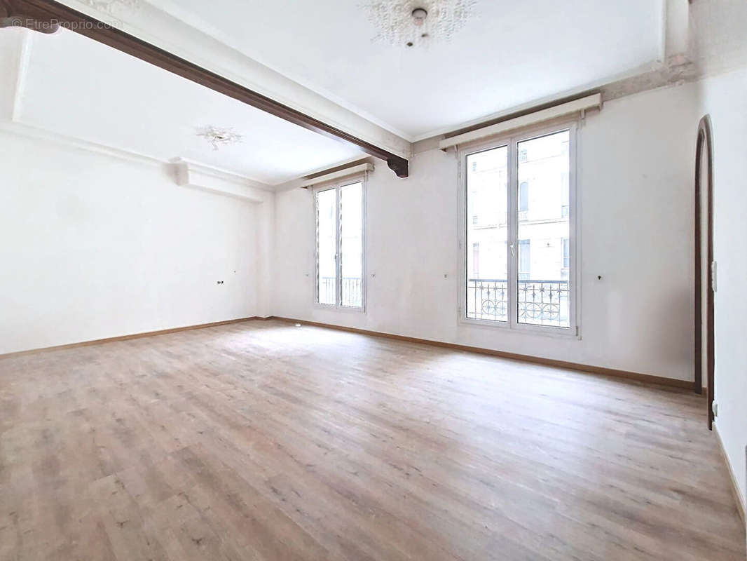 Appartement à PARIS-1E