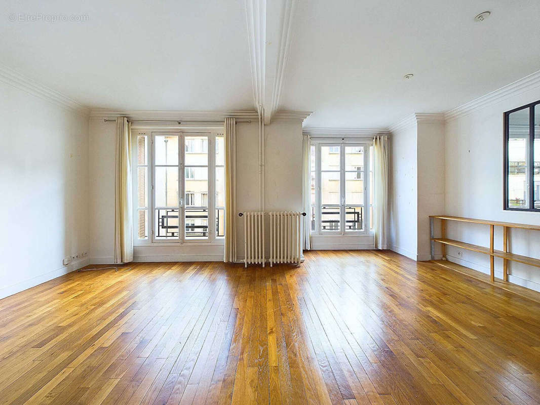 Appartement à PARIS-16E