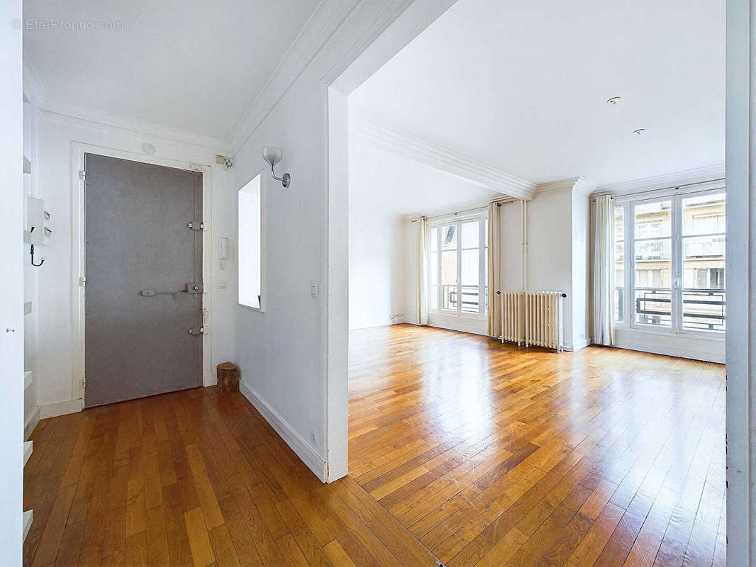 Appartement à PARIS-16E