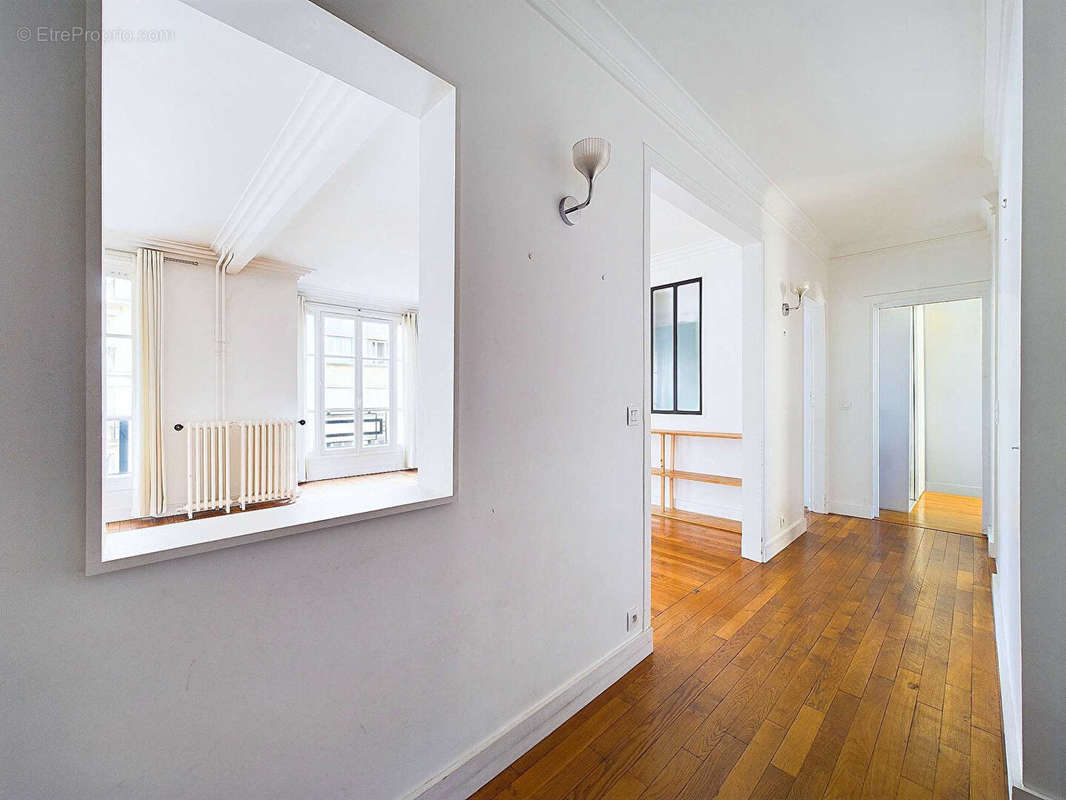 Appartement à PARIS-16E