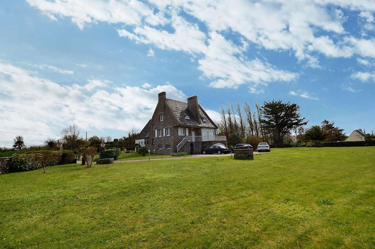 Maison à PLOUGONVELIN