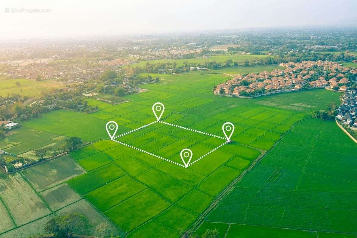 Terrain à LA CHARTRE-SUR-LE-LOIR