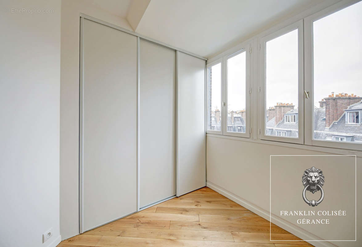 Appartement à PARIS-8E