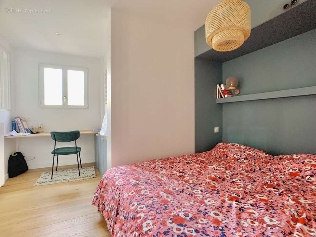 Appartement à COURBEVOIE