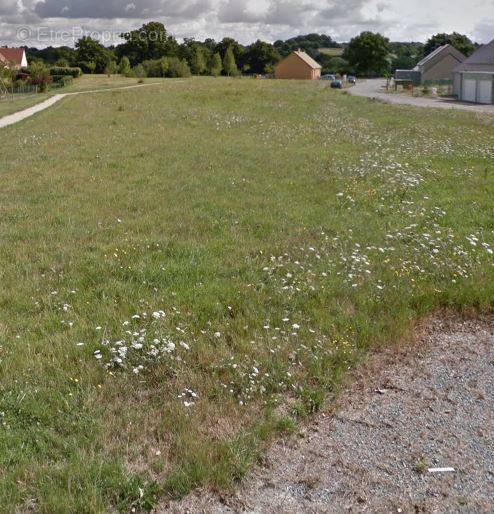 Terrain à NOYANT-DE-TOURAINE