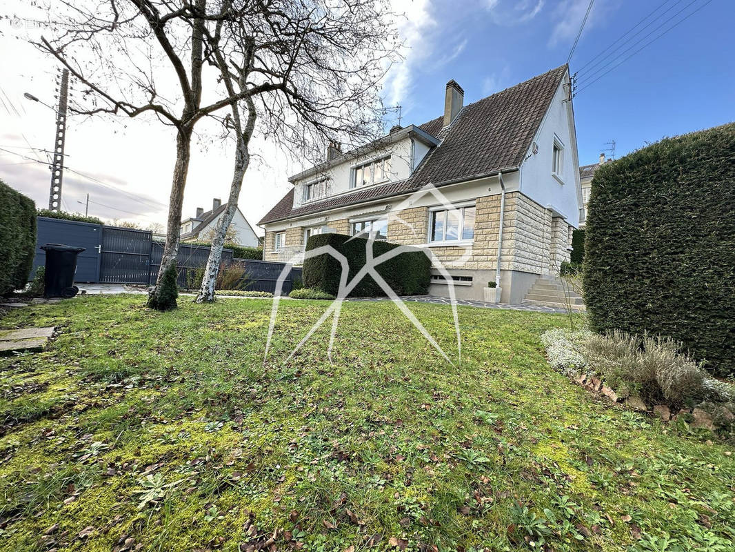 Maison à SAINT-ETIENNE-DU-ROUVRAY