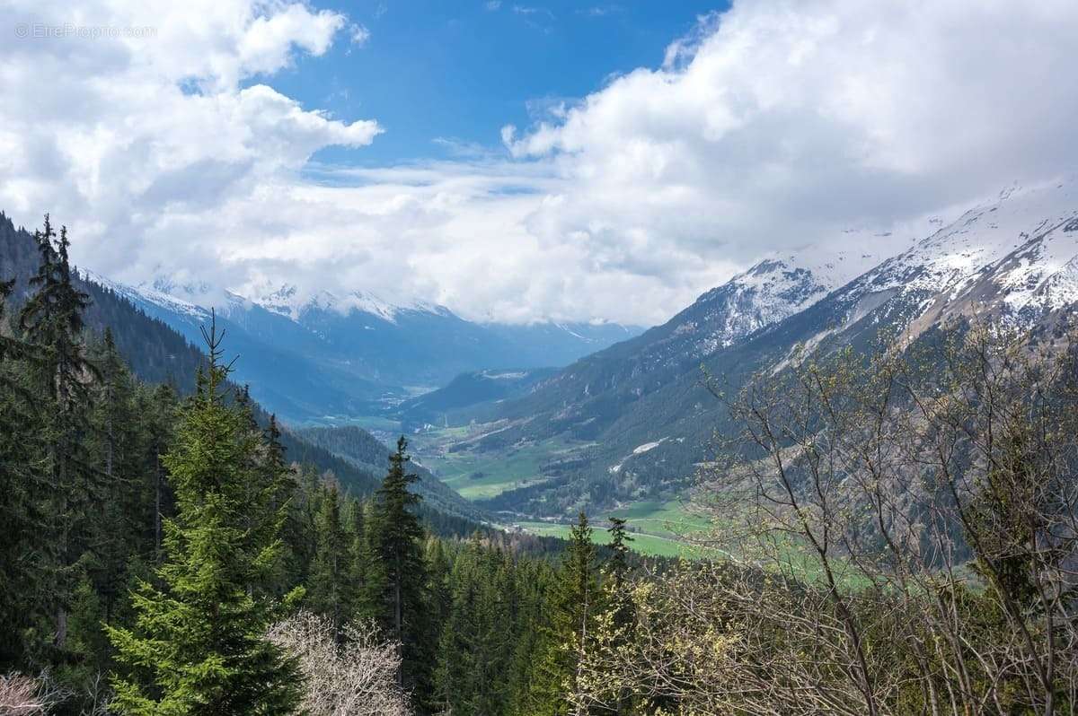 Terrain à CHAMOUX-SUR-GELON