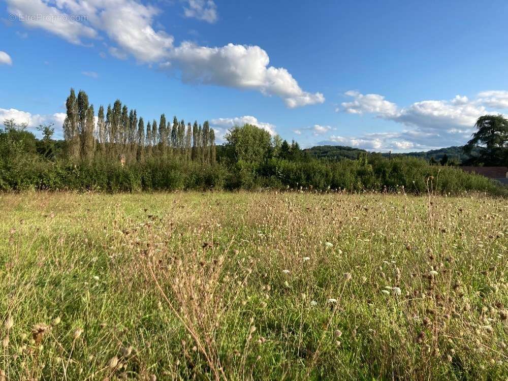 Terrain à SAINTE-NATHALENE