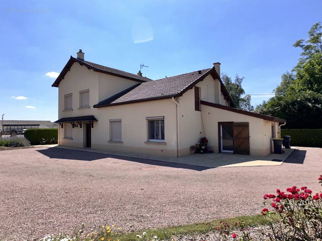 Maison à PIERRE-DE-BRESSE