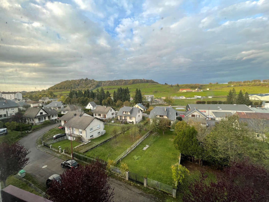 Appartement à RIOM-ES-MONTAGNES