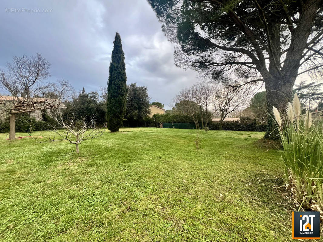 Terrain à SAINT-QUENTIN-LA-POTERIE