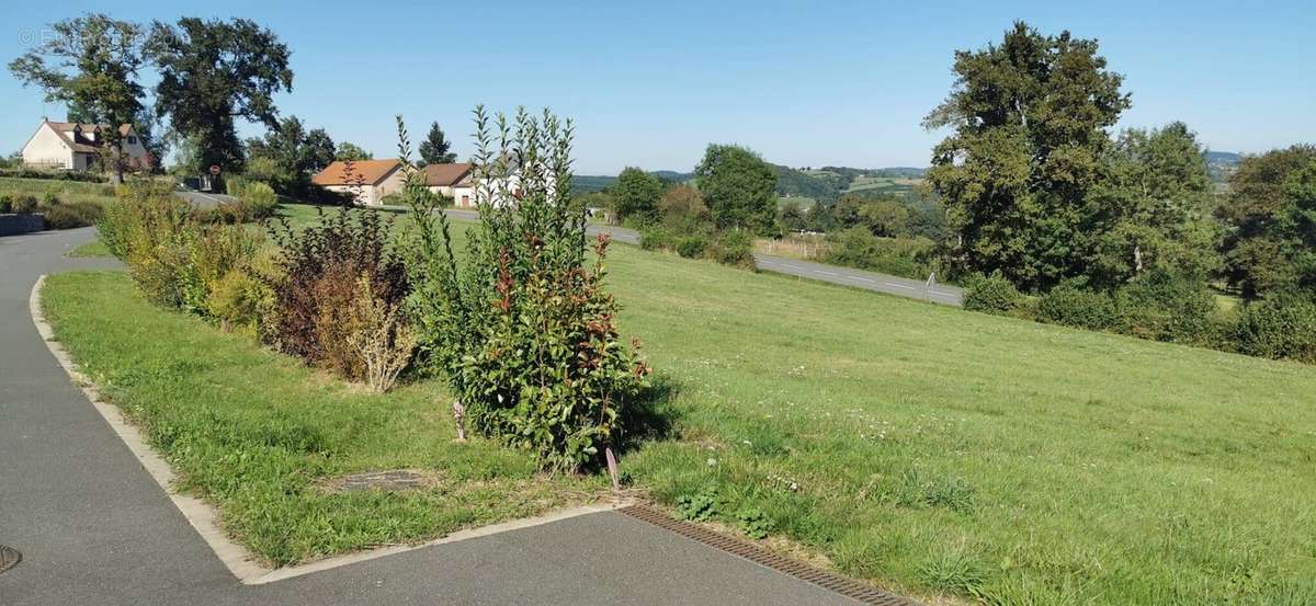 Terrain à LE BREUIL