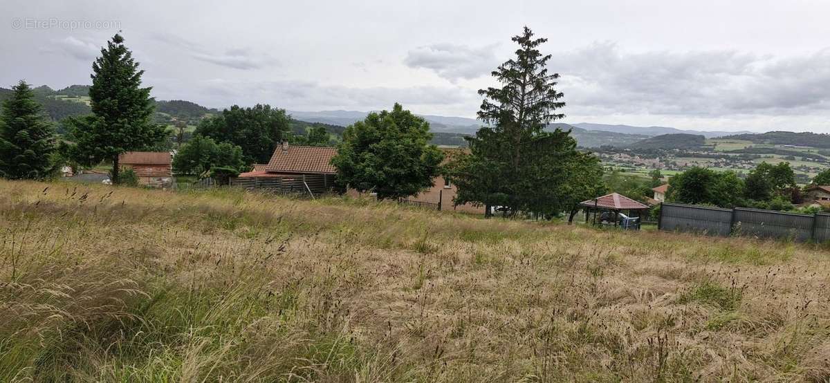 Terrain à SAINT-PIERRE-EYNAC