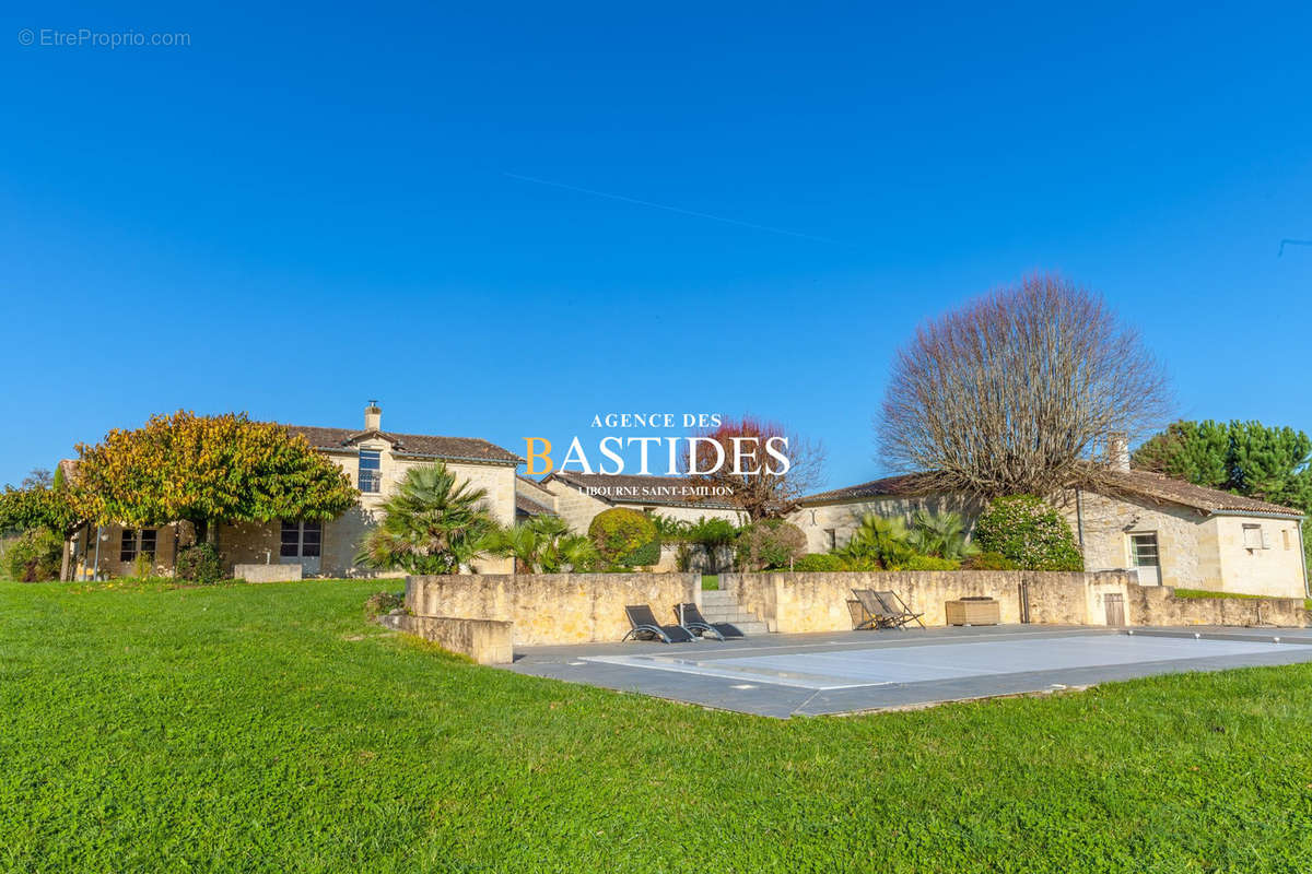 Maison à SAINT-EMILION