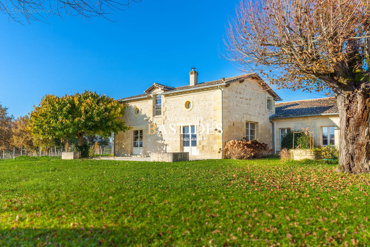 Maison à SAINT-EMILION