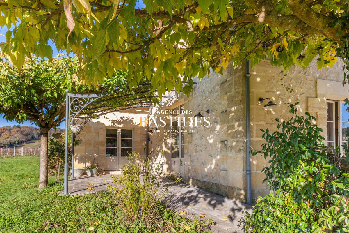 Maison à SAINT-EMILION