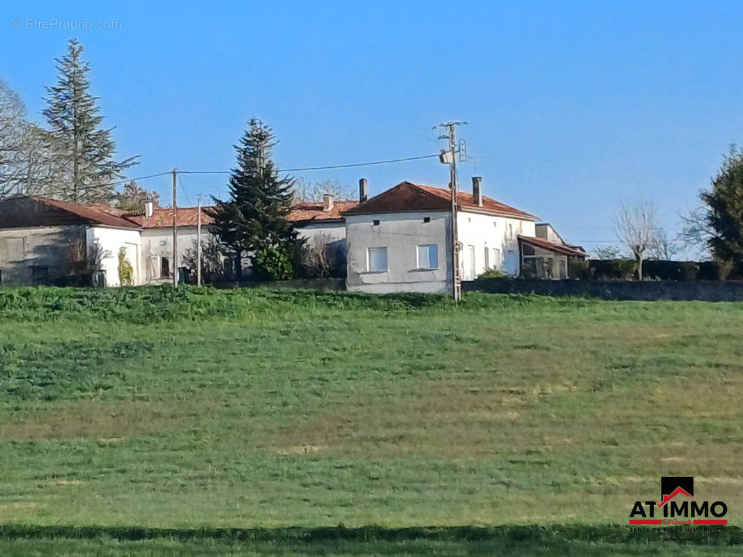 Maison à BRIE-SOUS-CHALAIS