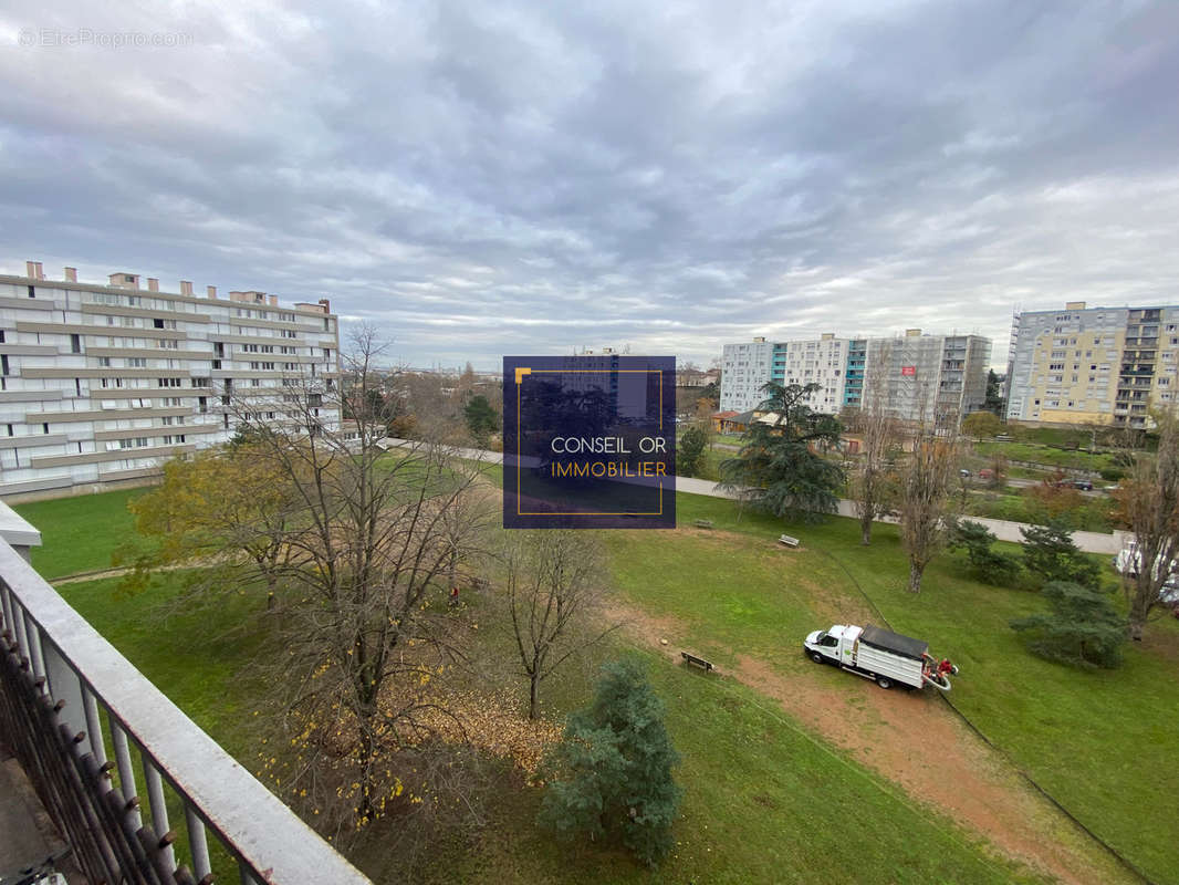 Appartement à PIERRE-BENITE