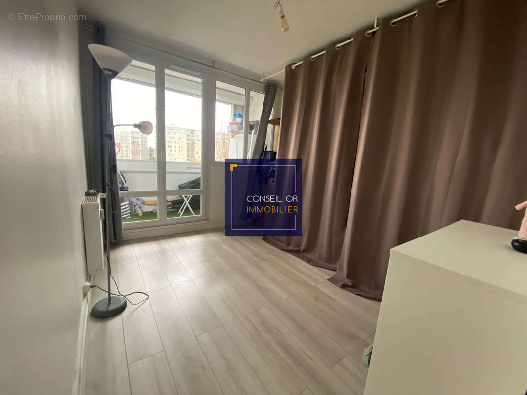 Appartement à PIERRE-BENITE