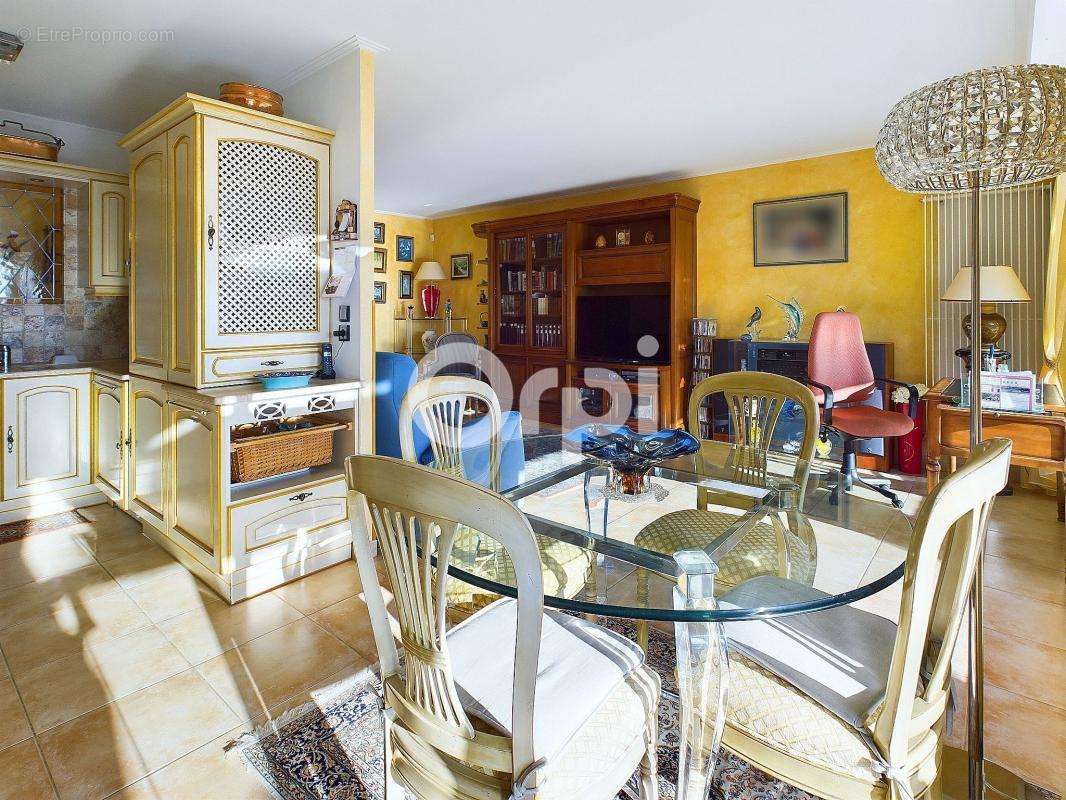 Appartement à MANDELIEU-LA-NAPOULE