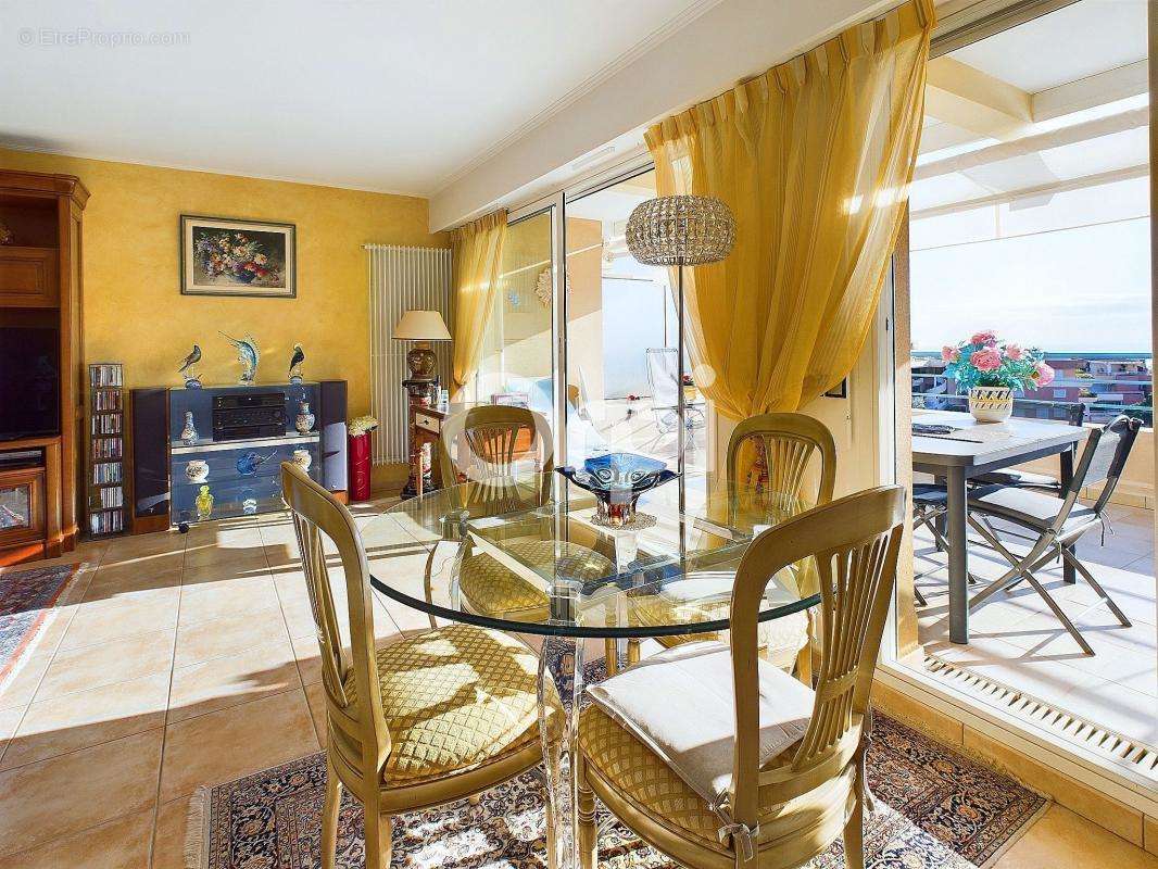 Appartement à MANDELIEU-LA-NAPOULE