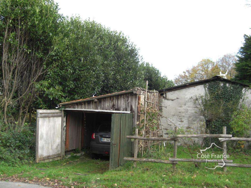 Parking à MIALET