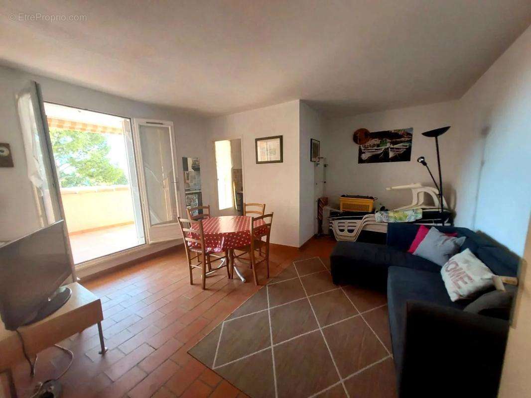 Appartement à SAINT-CYR-SUR-MER