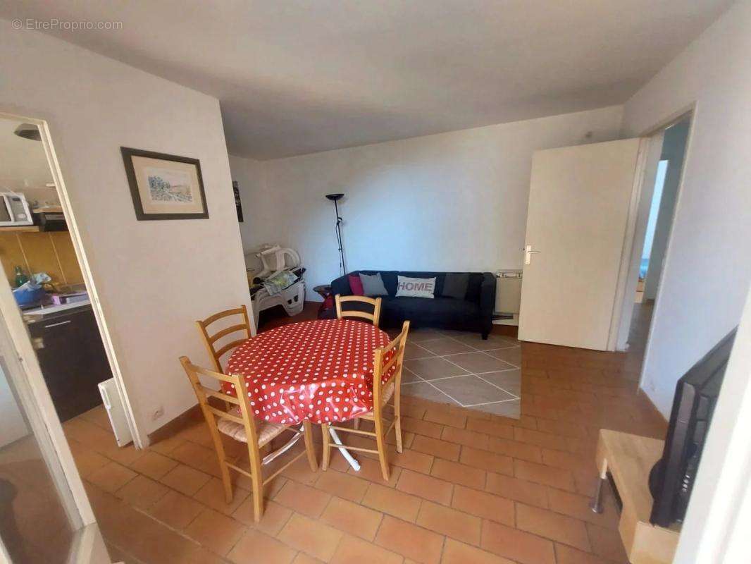 Appartement à SAINT-CYR-SUR-MER