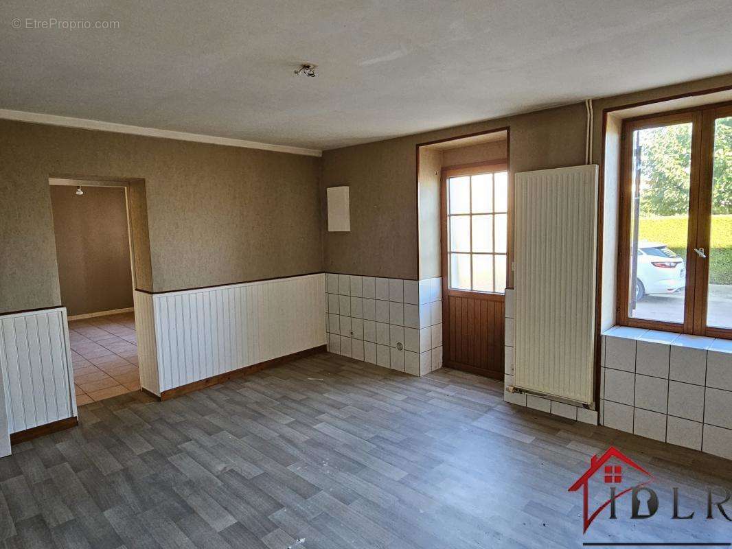 Appartement à MONTREUIL-SUR-BLAISE