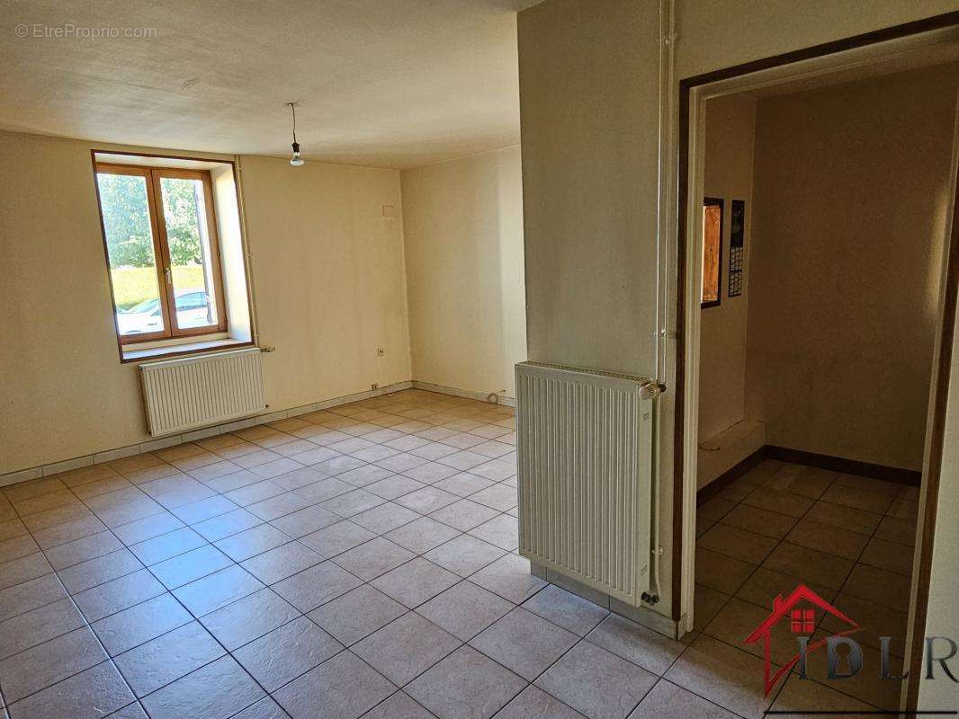 Appartement à MONTREUIL-SUR-BLAISE