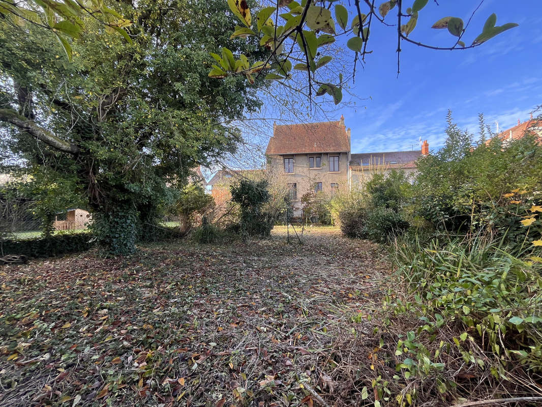 Maison à YZEURE