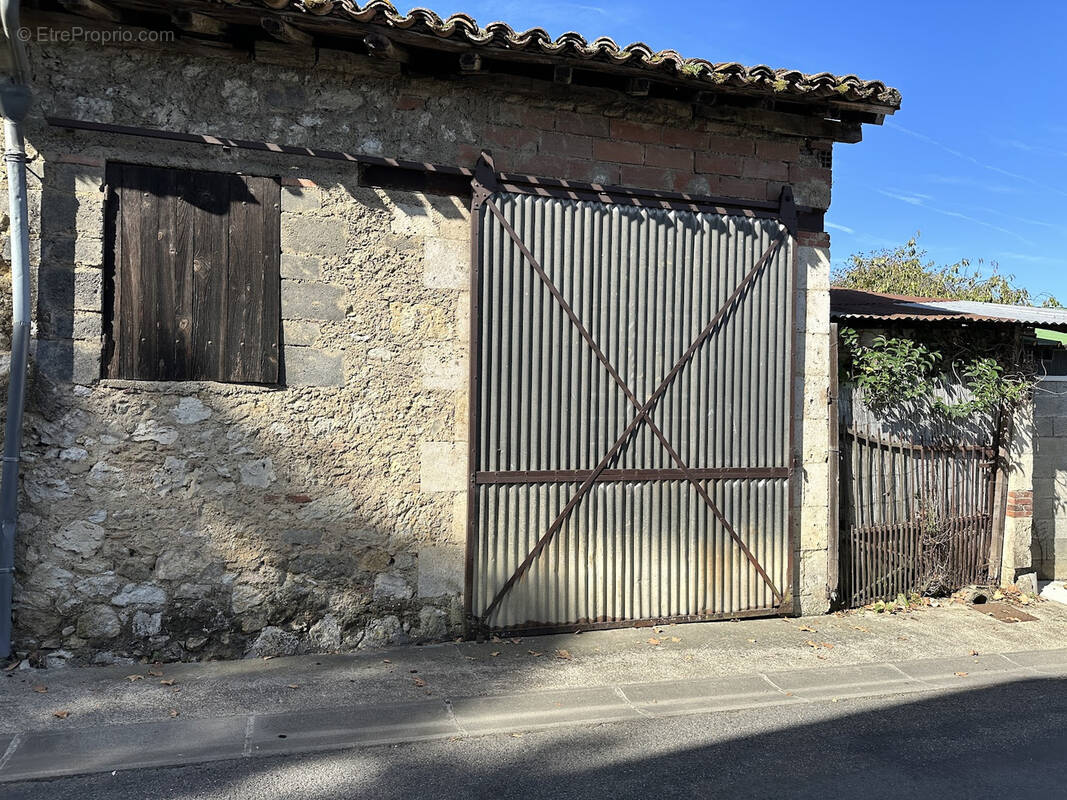 Parking à FLEURANCE