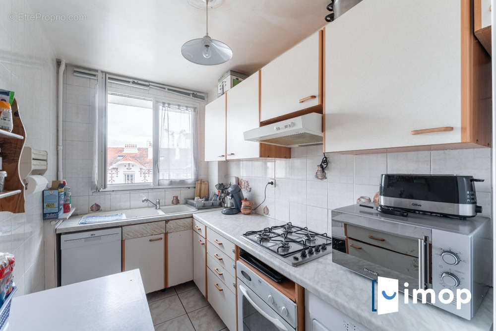 Appartement à LA GARENNE-COLOMBES