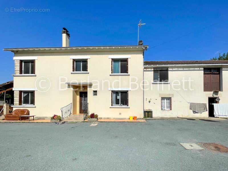 Maison à CHEF-BOUTONNE