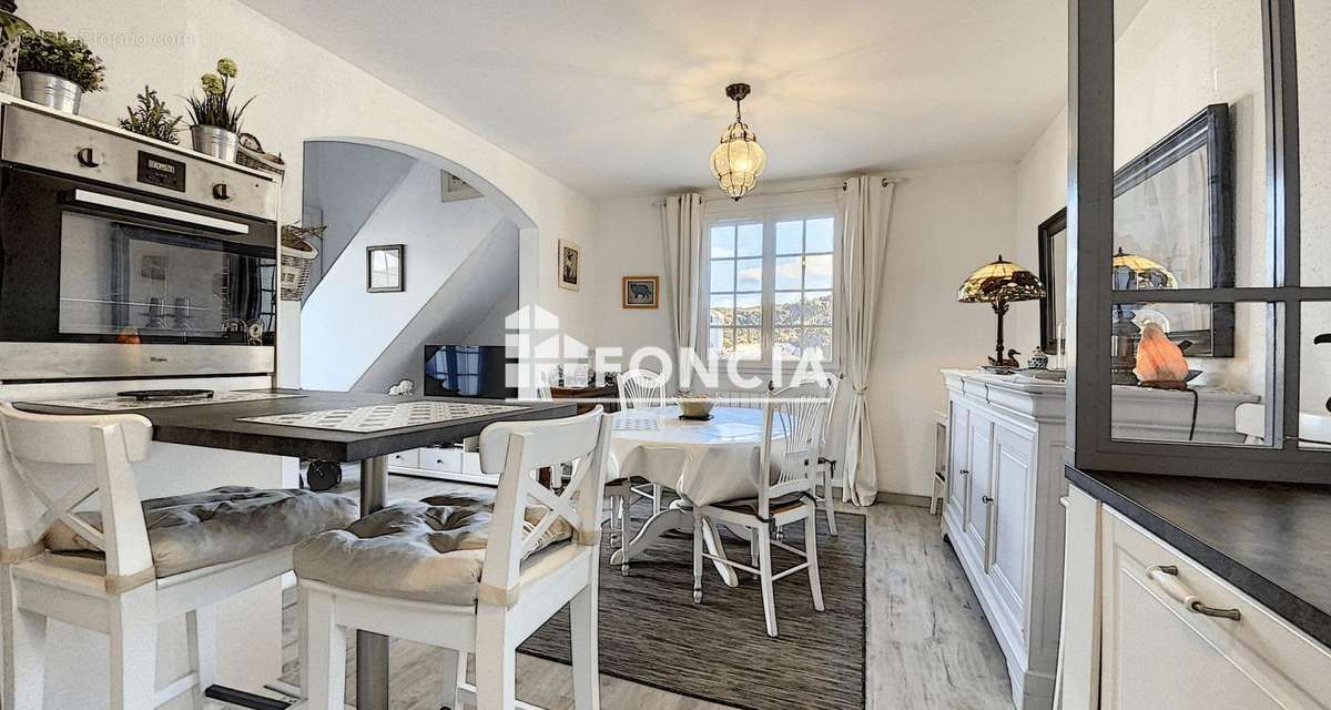 Appartement à SAINT-CYR-SUR-MER