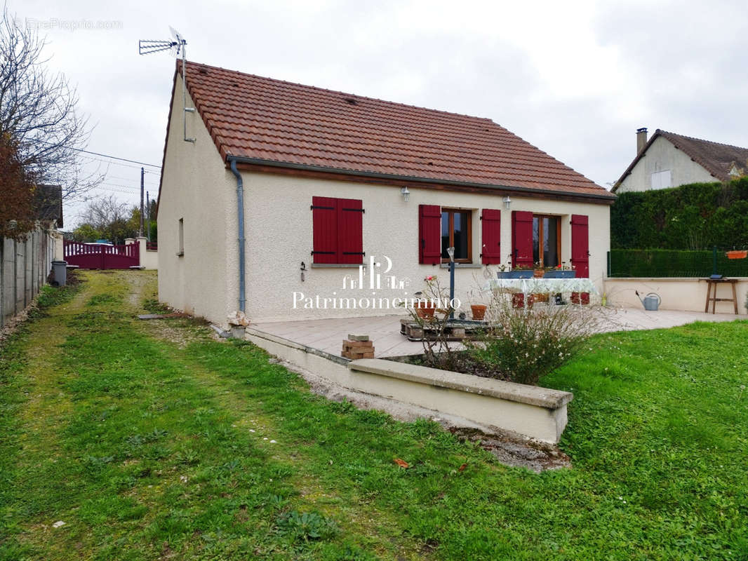 Maison à VILLENEUVE-L&#039;ARCHEVEQUE