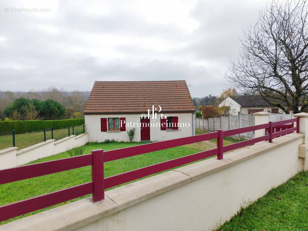 Maison à VILLENEUVE-L&#039;ARCHEVEQUE