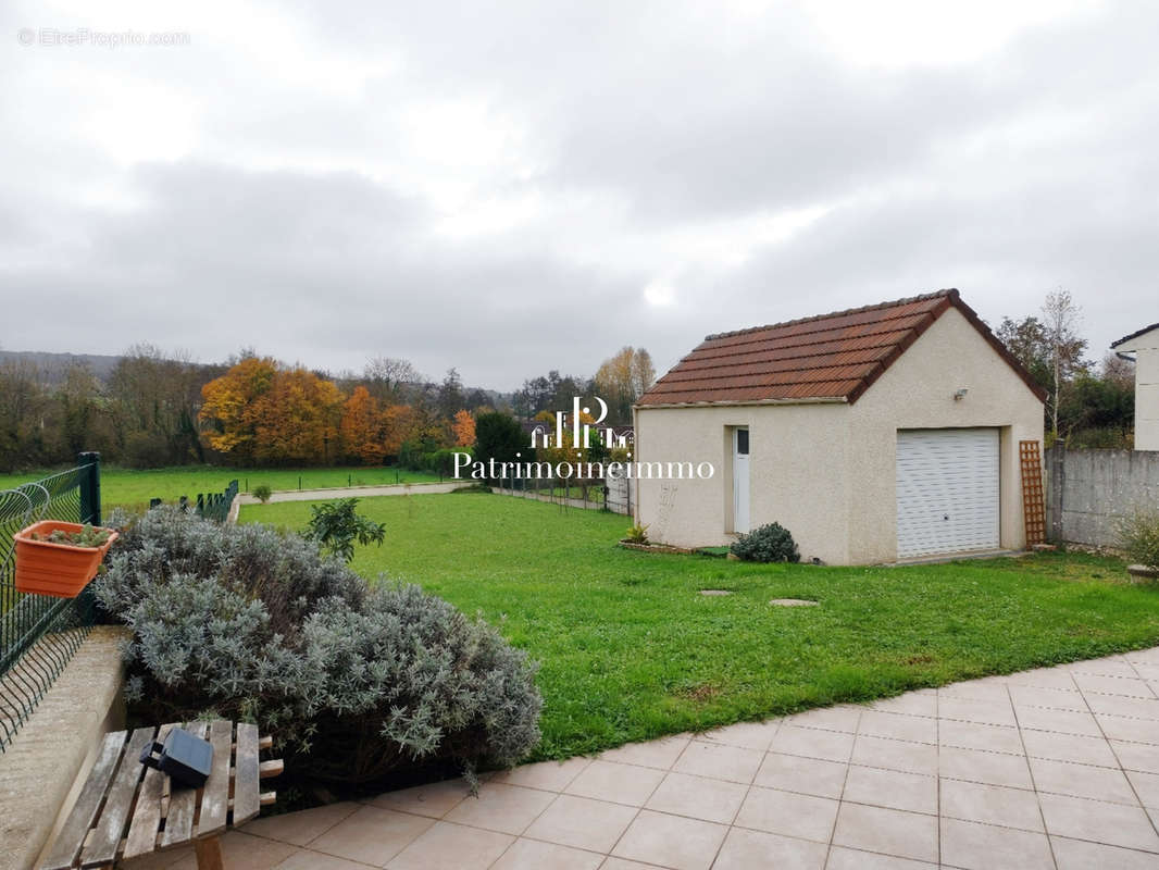 Maison à VILLENEUVE-L&#039;ARCHEVEQUE