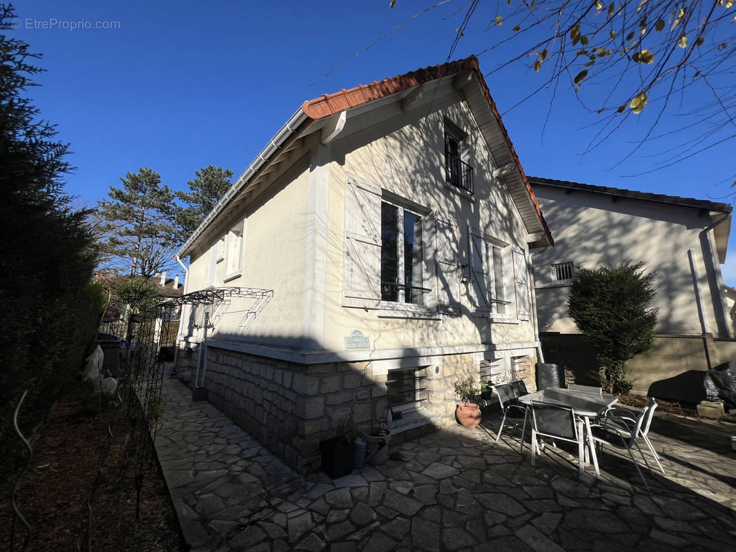 Maison à LA QUEUE-EN-BRIE