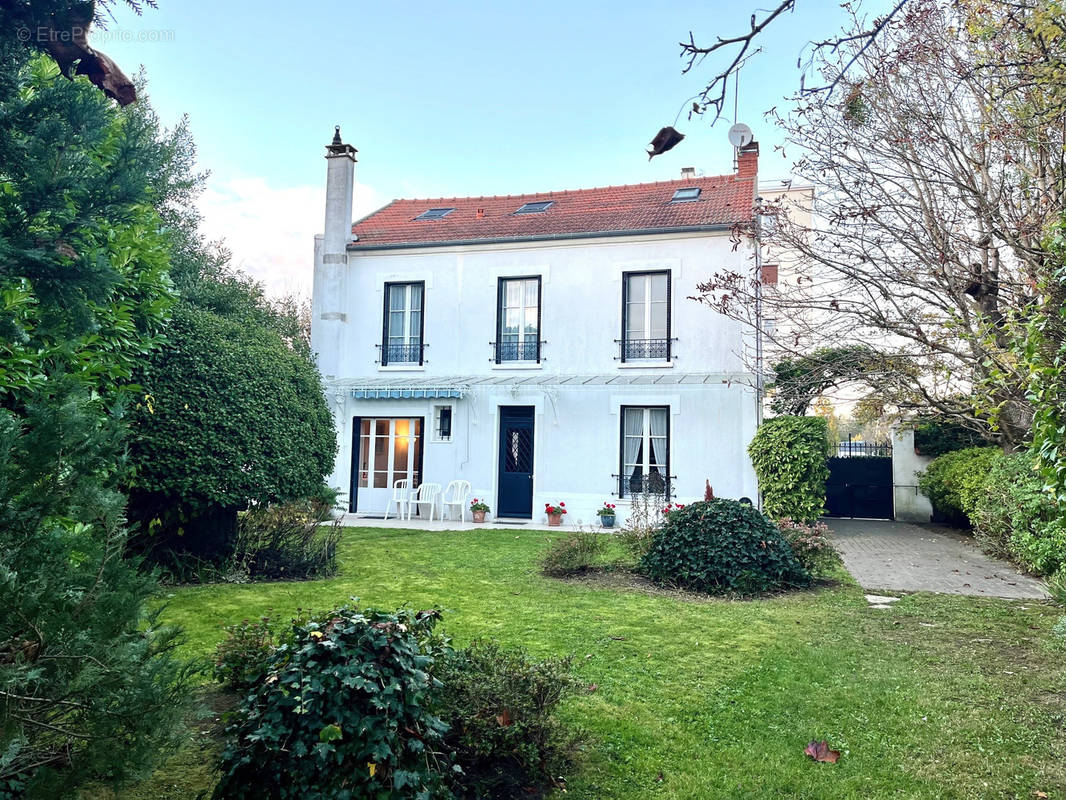 Maison à SAINT-MAUR-DES-FOSSES