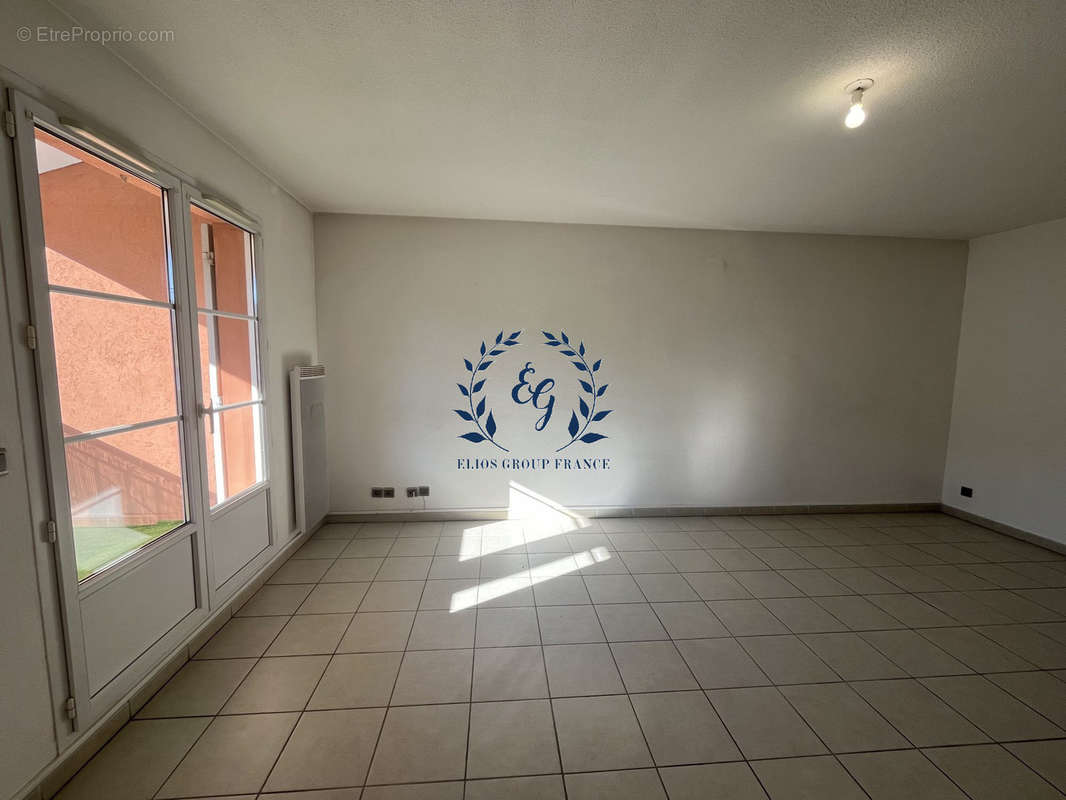 Appartement à ROUGIERS