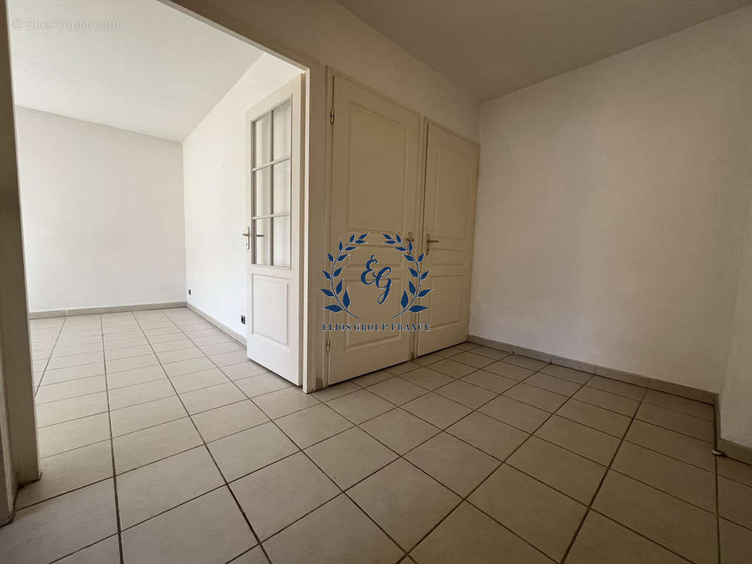 Appartement à ROUGIERS