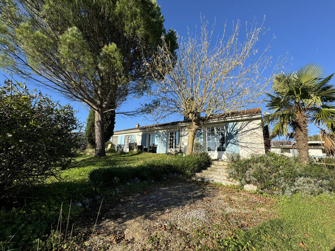 Maison à GENSAC-LA-PALLUE