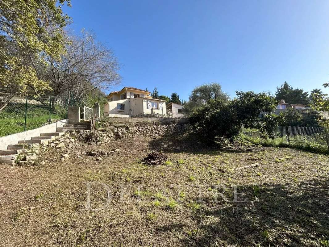 Maison à CHATEAUNEUF-GRASSE