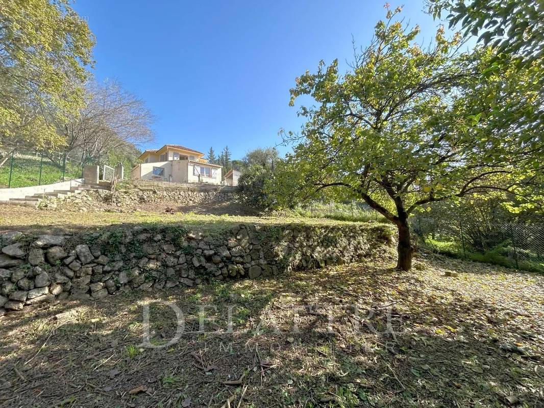 Maison à CHATEAUNEUF-GRASSE