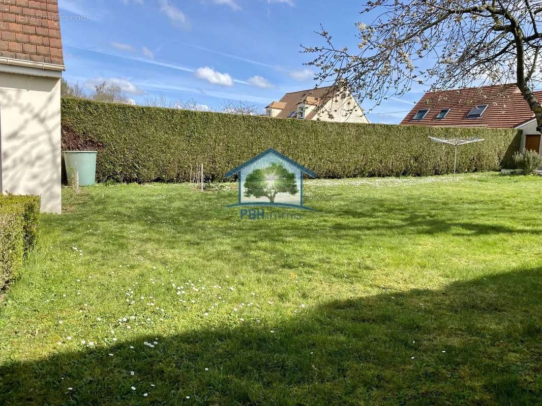 Terrain à MEZIERES-SUR-SEINE